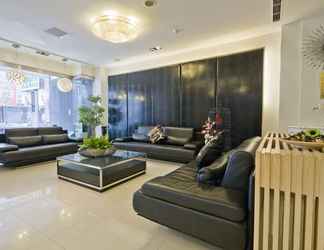 Lobi 2 Just Enjoy Business Hotel