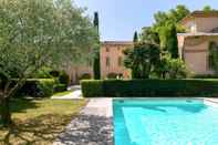 Swimming Pool Chateau De Massillan