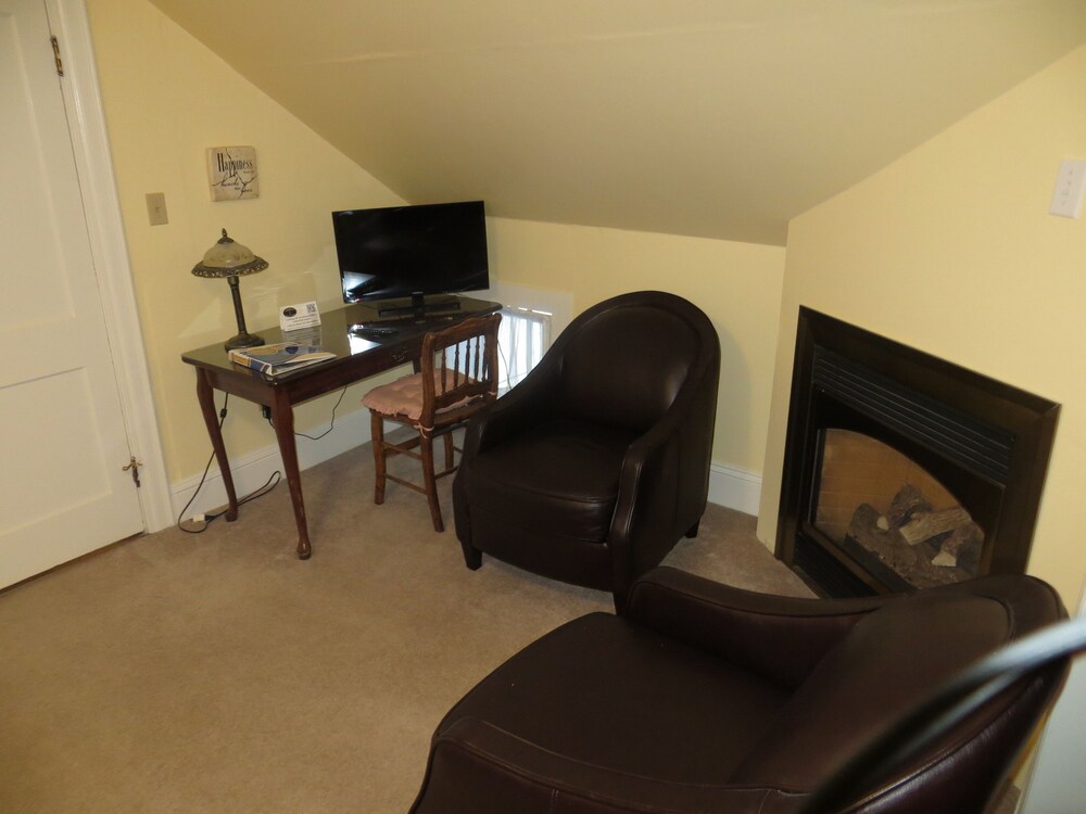 Bedroom 4 Farmhouse Inn B&B