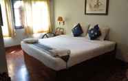 Bedroom 2 Rama Hotel