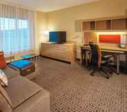Common Space 6 TownePlace Suites Minneapolis near Mall of America