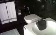 Toilet Kamar 7 Whitehouse Residencies