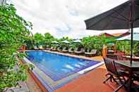 Kolam Renang MotherHome Inn Hotel