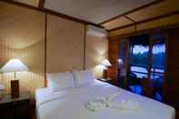 Bedroom Yathra Houseboat by Jetwing