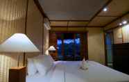 Bedroom 7 Yathra Houseboat by Jetwing