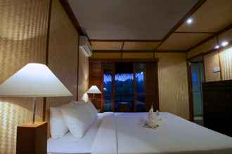 Bedroom 4 Yathra Houseboat by Jetwing