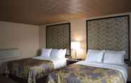 Bedroom 2 AArya Hotel By Niagara Fashion Outlets