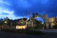 Bangunan The Gambir Anom Hotel Resort & Convention