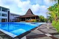 Swimming Pool The Gambir Anom Hotel Resort & Convention