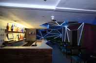 Bar, Kafe dan Lounge La Woods Hotel