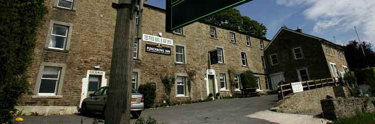 Exterior The Punch Bowl Inn