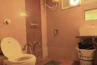 In-room Bathroom Hotel Kadamb Inn