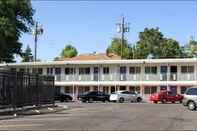 Exterior Travelodge by Wyndham Sacramento Convention Center