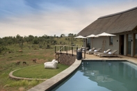 Swimming Pool Mhondoro Safari Lodge & Villa