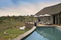 Swimming Pool Mhondoro Safari Lodge & Villa