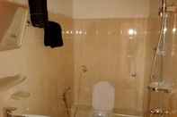 Toilet Kamar Blue Sky Guest House