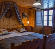 Bedroom 6 Hotel Le Grand Chalet Favre