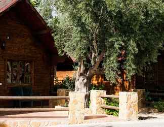 Bangunan 2 Fuente del Lobo Glamping  Bungalows - Adults Only