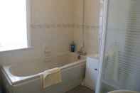 In-room Bathroom Broadlands Gate