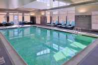 Swimming Pool Residence Inn East Lansing