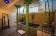 Toilet Kamar 7 Club Villa