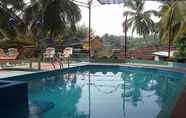 Kolam Renang 5 Palm Groove Guest House