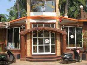 Bangunan 4 Palm Groove Guest House