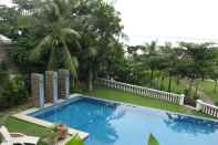 Kolam Renang Chateau By The Sea