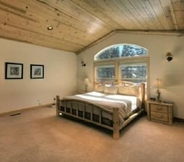 Bedroom 2 Tahoe Donner Classic