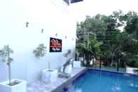 Swimming Pool Thilaka City Hotel