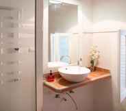 ห้องน้ำภายในห้อง 4 Guest House Ibiza - Hostel