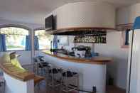 Bar, Cafe and Lounge Jardins da Balaia Guest Apartment