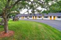 Exterior Picket Fence Motel