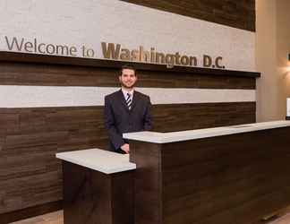 Lobby 2 Hampton Inn & Suites Washington DC-Navy Yard