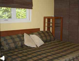 Bedroom 2 Honey Harbour Cottage