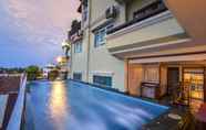 Hồ bơi 2 Seng Hout Hotel