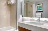 In-room Bathroom 6 Hyatt Place Kansas City/Lenexa City Center