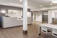 Lobby Microtel Inn & Suites by Wyndham West Fargo Medical Center