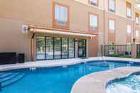 Swimming Pool MainStay Suites Lufkin