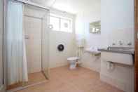 Phòng tắm bên trong Burswood Lodge Apartments
