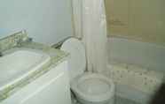 Toilet Kamar 2 Bubbling Brook Cottages