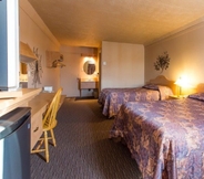 Bedroom 5 Travelodge by Wyndham Drummondville