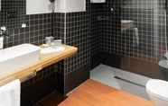 In-room Bathroom 3 Hotel Zenit Coloquio