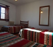 Bilik Tidur 5 Hostal Poqueira