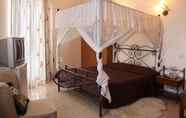 Kamar Tidur 6 Crown Inn Hotel