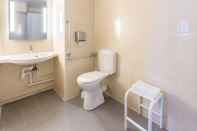 Toilet Kamar B&B Hotel Moulins