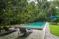 Swimming Pool Apa Villa Illuketia