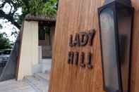 Bangunan The Lady Hill Hotel