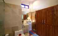 In-room Bathroom 3 Villa crEATe LUV PLAY