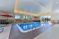 สระว่ายน้ำ Hampton Inn & Suites California University-Pittsburgh
